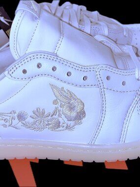 NWT nib 11 floral Jordan Air Jordan 1 Retro Low OG Sail/Off White/Coconut Milk